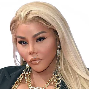 Lil\' Kim age and date of birth
