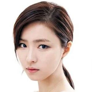 Shin Se-kyung age and date of birth