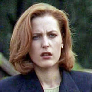 Gillian Anderson age and date of birth